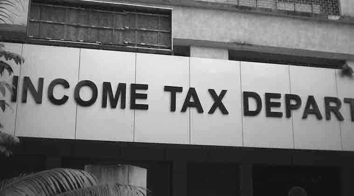 Income Tax Raid: महाराष्ट्र, आंध्र प्रदेश, तेलंगाना में आयकर छापों में 275 करोड़ रुपये का कालाधन मिला