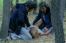 બે હવસખોરે યુવતી સાથે પરાણે માણ્યું સેક્સ, તક મળતાં યુવતીએ એકના લિંગ પર ભરી લીધું બચકું અને પછી...