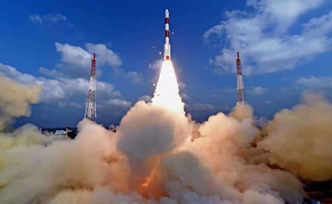 PSLV C-40નું લૉન્ચિંગ એટલા માટે ખાસ છે, કેમકે ભારતમાં બનેલા કાર્ટૉસેટ સીરીઝનો આ આધુનિક સેટેલાઇટ છે જેને અંતરિક્ષમાં ભારતની જાસૂસી આંખ કહેવામાં આવે છે. કાર્ટૉસેટ સીરીઝના ઓ સાતમો ઉપગ્રહ દેશની રક્ષા અને સુરક્ષા માટે ખાસ છે. 