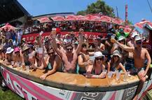 IND vs SA: ગરમીથી બચવા સ્વિમિંગની સાથે પ્રેક્ષકોએ માણી મેચની મજા 