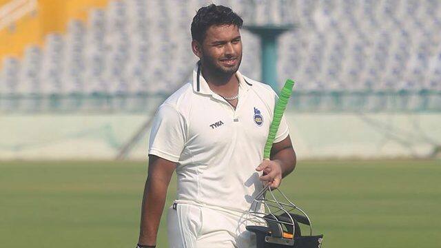 પંતે પોતાની સદી માત્ર 32 બોલમાં પૂર્ણ કરી હતી જે કોઈ પ્રથમ ભારતીય દ્વારા ટી-20માં સૌથી ઝડપી સદી છે. 20 વર્ષીય પંતે પોતાની શાનદાર ઈનિંગમાં 8 ચોક્કા અને 12 છક્કા ફટકાર્યા હતા.