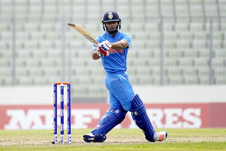 વેસ્ટ ઈંડીઝના ક્રિસ ગેલના નામ પર ટી-20માં સૌથી ઝડપી સદી ફટકારવાનો રેકોર્ડ છે. માત્ર 30 બોલમાં સદી પૂર્ણ કરી હતી. આ રેકોર્ડ તેમણે વર્ષ 2013માં આઈપીએલ પૂણે વોરિયર્સ સામે બનાવ્યો હતો.