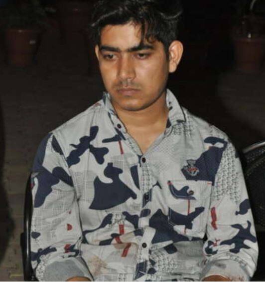 મૃતકના મિત્ર પરમજીત સિંહે કહ્યું કે, પ્રતીકને પગમાં ઇજા થતા તેને રસ્તાની સાઇડમાં લઇ જતા હતા. તે દરમિયાન નિમેષ ફરીવાર કાર ટર્ન મારીને આવ્યો. બધા મિત્રો સાઇડ હટી ગયા તો મેં તેને બચાવવા માંગતો હતો પણ મને માથાના ભાગે ઇજા થતા ફેંકાઇ ગયો હતો. 