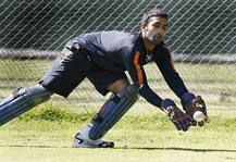 IND vs SA: ઘાયલ વિકેટકિપર સાહાની જગ્યાએ ટીમ ઈન્ડિયામાં દિનેશ કાર્તિકનો સમાવેશ