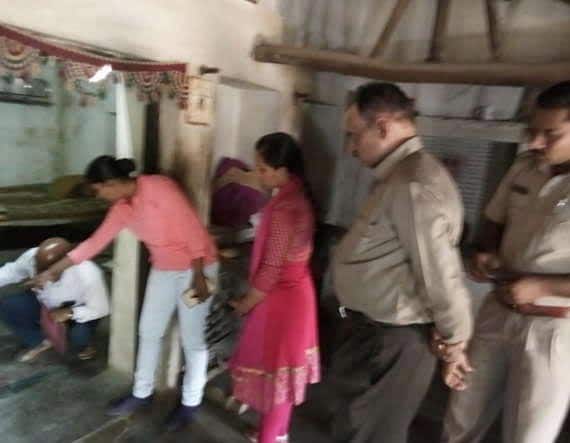 આ ઝઘડાએ ઉગ્ર રૂપ ધારણ કરતાં દીપાએ કાકા વશરામભાઇને માથામાં ધોકાનો ઘા ઝીંકી હત્યા કરી હતી. જ્યારે વચ્ચે પડેલા સાસુ બાલુબેનને પણ લાકડાના ઘા માથામાં ઝીંકી પતાવી દીધા હતા. આ પછી પોતાની કરતૂત છૂપાવવા કાકી-ભત્રીજાએ બન્ને લાશને કારમાં નાંખી ધ્રાંગધ્રા તાલુકાના કોપરણી ગામના સ્મશાનમાં અંતિમ વિધી પણ કરી નાંખી હતી. 