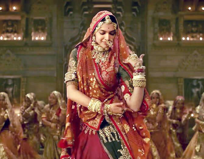 ભણસાલીએ સ્પષ્ટ કહ્યું છે કે, ફિલ્મમાં ખીલજી અને પદ્મિની વચ્ચે કોઈ ડ્રિમ સિકવન્સ બતાવાયા નથી. સંજયલીલા ભણસાલી પ્રોડક્શન અને વાયકોમ 18 મોશન પિક્ચર્સે રવિવારે જણાવ્યું હતું કે, ફિલ્મને સમગ્ર દુનિયામાં એક સાથે IMAX 3Dમાં રિલીઝ કરાશે. આ ફિલ્મ ત્રણ ભાષાઓ- હિન્દી, તમિલ અને તેલુગુમાં રિલીઝ કરાશે.