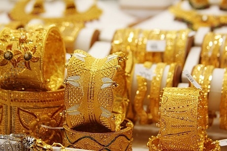 Never wear gold jewellery on your feet you may have to face all these Problems know details Gold Ornaments: पैरों में कभी भी ना पहनें सोने के गहने, पड़ जाएंगे परेशानी में, जानें वजह