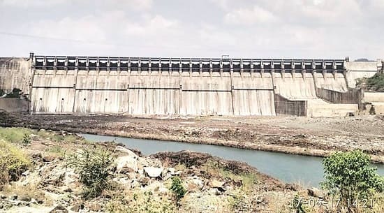 આ કારણે રાજ્ય સરકાર દ્વારા ઉનાળુ પાક માટે સિંચાઇનું પાણી આપવાનું બંધ કરવાની જાહેરાત કરવામાં આવે તેવી શક્યતા છે. બીજીતરફ પીવાના પાણી માટે પણ ઉનાળાનો સમય આકરો બને તેવી સ્થિતિ છે. 