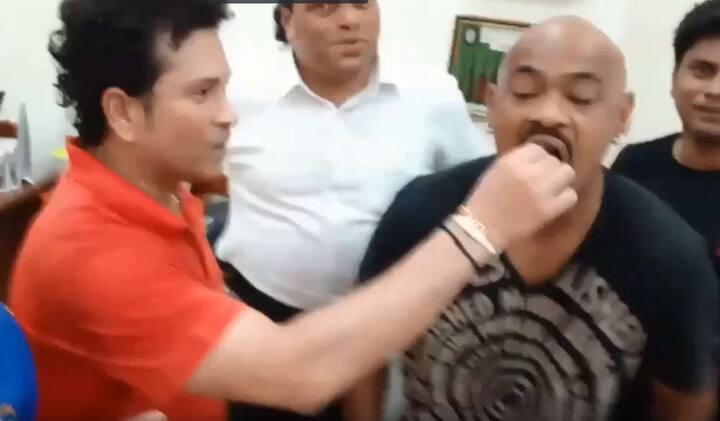 નોંધનીય છે કે, સચિન અને કાંબલીની વચ્ચે સંબંધો સુધરી ચૂક્યા છે અને હવે આ બન્ને મિત્રોની વચ્ચે ખુબ વાતચીત પણ થાય છે. તાજેતરમાં જ પોતાની ક્રિકેટ એકેડેમીના લૉન્ચિંગ પ્રસંગે કાંબલીએ એ જણાવ્યું હતું કે તેમને કૉચિંગની જવાબદારી પોતાના મિત્ર સચિન તેંદુલકરના કહેવાથી સંભાળી.