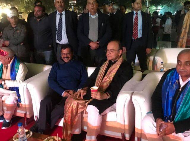 ઉલ્લેખનીય છે કે અરૂણ જેટલીએ 2015ની સાલમાં કેજરીવાલ સહિત આમ આદમી પાર્ટીના છ નેતાઓ પર માનહાનિનો કેસ કર્યો હતો. આપના નેતાઓએ આરોપ લગાવ્યો હતો કે જેટલીએ દિલ્લી ક્રિકેટ એસોસીએશનના અધ્યક્ષ પદ પર હતા ત્યારે ખૂબ ગડબડીઓ કરી છે. 