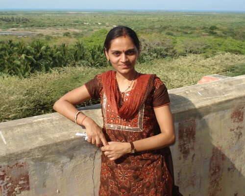  સીનિયર ઈન્સપેકટર દયાનંદ ધોમેએ જણાવ્યું કે, પોસ્ટમોર્ટમ રિપોર્ટ અનુસાર જયેશ પટેલ અને તેની પત્નીનું મોત છત પર લટકી જવાને કારણે થયું છે. ઘટનાના બે દિવસ પહેલાથી જયેશ પોતાના મિત્રો અને સાથીઓના સંપર્કમાં નહોતો.સોસાયટીના રહીશના જણાવ્યા મુજબ, ગુરુવારે સવારે જયેશના મિત્રો તેના ફલેટ પર આવ્યા હતા. જયારે તેમને સાંજ સુધી કોઈ રિસ્પોન્સ ન મળ્યો, ત્યારે તેમણે સોસાયટીના ચેરમેનનો સંપર્ક કર્યો હતો.