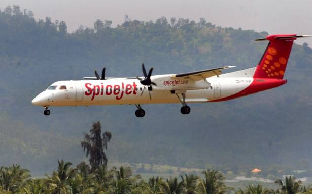 SpiceJet Rajkot-Delhi flight takes off without ATC nod; DGCA probe on and crew derostered ANN बिना ATC क्लीयरेंस के उड़ान भरने पर SpiceJet  ने पायलट को ड्यूटी से हटाया, हो सकती थी बड़ी दुर्घटना