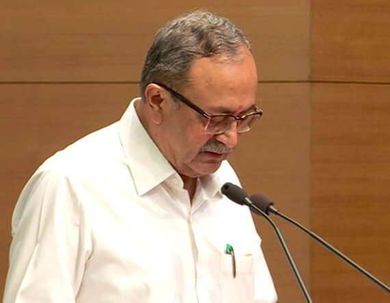 ગુજરાતની વિધાનસભાના કુલ 182 ધારાસભ્યો છે પણ 3 ધારાસભ્યો ગેરહાજર રહેવાથી 179 ધારાસભ્યોએ શપથગ્રહણ કર્યા હતા. ગેરહાજર રહેનાર ત્રણેય ધારાસભ્યો ભાજપના હતા, જેમાં મંત્રી વિભાવરીબેન દવે લંડન વિદેશ પ્રવાસે છે, જગદીશ પંચાલ આઉટ ઓફ સ્ટેસ છે અને પરષોત્તમ સોલંકીના ઘરે પ્રસંગ હોવાથી હાજર રહી શક્યા ન હતા.