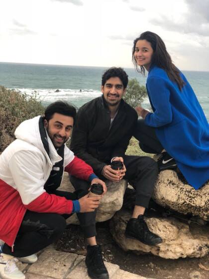 જો કે એવા પણ અહેવાલ છે કે આલિયા સાથેના અફેરની વાત બહાર આવતાં રણબીર કપૂર નારાજ છે. રણબીર કપૂરે એના આલિયા સાથેના અફેરની વાતો વધારે ના ફેલાય એ માટે કરણ જોહરને પગલાં લેવા કહ્યું છે. તેણે આલિયાની પી.આર.ટીમને તાપણ બડતોબ આ અફવાનું ખંડન કરવાની વિનંતી કરી છે.