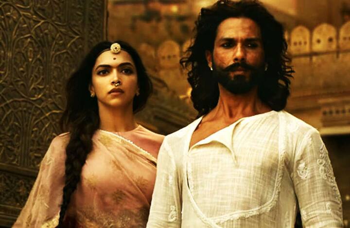 ઉપરાંત રાજસ્થાનના ચિત્તોડગઢમાં રાજપૂત મહિલાઓએ જૌહર કરવાની પણ ધમકી આપી દીધી છે. જેમની માંગ છે કે ફિલ્મ કોઇપણ કિંમતે રાજ્યમાં રિલીઝ ના થવી જોઇએ. પ્રદર્શનને લઇને ચિત્તોડગઢ કિલ્લાને પણ બંધ રાખવામાં આવ્યો છે, આવું ઇતિહાસમાં કાલે બીજીવાર બન્યું છે.