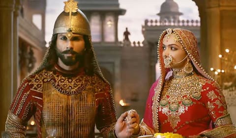 એક થપ્પડથી શરૂ થઈ હતી ‘પદ્માવત’ની બબાલ, જાણો સમગ્ર વિવાદ દરમિયાન ક્યારે શું થયું એક થપ્પડથી શરૂ થઈ હતી ‘પદ્માવત’ની બબાલ, જાણો સમગ્ર વિવાદ દરમિયાન ક્યારે શું થયું
