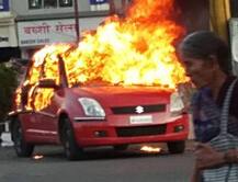 વિરોધમાં ગાંડીતૂર થયેલ કરણી સેનાએ પોતાના જ કાર્યકર્તાની કારને ફૂંકી મારી