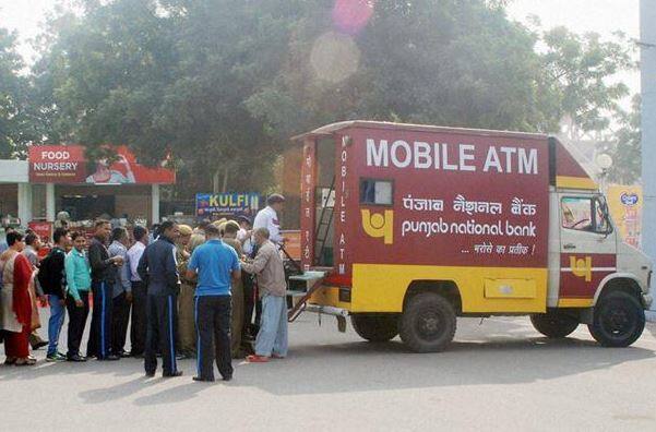 મોબાઇલ એટીએમઃ જે પણ જિલ્લામાં બેંકોની પાંખી હાજરી છે, તે જિલ્લાને બેંકો સાથે સાંકળવામાં આવશે અને ત્યાં મોબાઇલ એટીએમની સુવિધા આપવામાં આવશે. ઉપરાંત મોબાઇલ એપ અને વેબસાઇટ દ્વારા પણ ફાયનાન્સિયલ સર્વિસ આપવામાં આવશે.