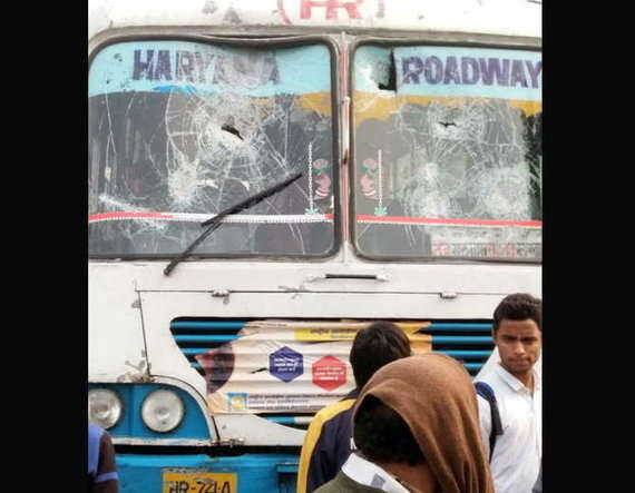 પદ્માવત વિવાદ મામલે કોંગ્રેસ સમર્થક તહસીન પૂનાવાલાએ સુપ્રીમ કોર્ટમાં આ ચારેય રાજ્યો વિરુદ્ધ આદેશની અવગણનાની મામલે અરજી કરી છે. સુપ્રીમ કોર્ટે પણ આ અરજી સ્વીકારી લીધી છે અને સોમવારે આ મામલે સુનાવણી થશે. આદેશની અવગણનાની અરજી રાજસ્થાન, હરિયાણા, ગુજરાત અને મધ્ય પ્રદેશ સામે કરવામાં આવી છે.