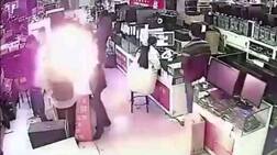 ચેક કરવા માટે ચાટી આઇફોનની બેટરી અને થઇ ગયો બ્લાસ્ટ