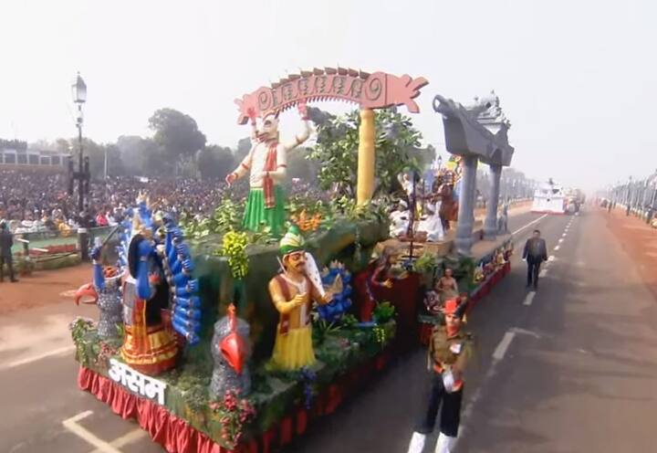 પરેડ દરમિયાન સ્વદેશી રડાર સ્વાથી. આ રડેર એક સાથે સાત ટાર્ગેટને નિશાન બનાવી શકે છે. તે સિવાય સ્વદેશી નિર્ભય મિસાઇલ, આકાશ મિસાઇલ સિસ્ટમ અને ટી-90 ભીષ્મ ટેન્ક પણ સામેલ કરવામાં આવી હતી. તે સિવાય દુનિયાની એકમાત્ર સુપરસોનિક ક્રૂઝ મિસાઇલ બ્રહ્મોસને પણ પરેડમાં સામેલ કરવામાં આવી હતી. 