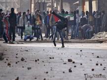 કાશ્મીર: જવાનો પર પથ્થરમારો કરનાર બે યુવકોના ફાયરિંગમાં મોત