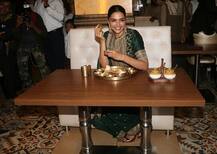 ‘પદ્માવત’ ફિલ્મની સફળતાથી ખુશ થઈ કઈ અભિનેત્રી રાજસ્થાની ભોજન ખાવા મુંબઈની રેસ્ટોરન્ટમાં પહોંચી, જાણો વિગત