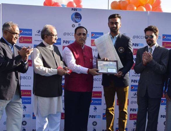 જયદેવ બોલને સારી રીતે સ્વિંગ કરાવવાની ક્ષમતા ધરાવે છે. ટીમ ઈન્ડિયામા ઇન્ટરનેશનલ ક્રિકેટમાંથી ઝહીર ખાન અને આશિષ નેહરાના નિવૃત્તિ બાદ ડાબોડી ફાસ્ટ બોલરની કમી અનુભવાઇ રહી છે. આ સ્થિતિમાં તે ટીમો માટે જરૂર બની ગયો હતો. આ કારણે આઈપીએલ સીઝનમાં તેની કિંમતમાં જોરદાર ઉછાળો આવ્યો હતો.