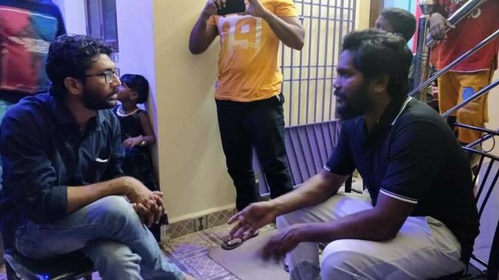 ફિલ્મના ડાયરેક્ટર રંજીથે મેવાણી સાથે ફોટા ટ્વીટર પર શેર કર્યા હતા જે સોશિયલ મીડિયામા વાયરલ થયા છે. 