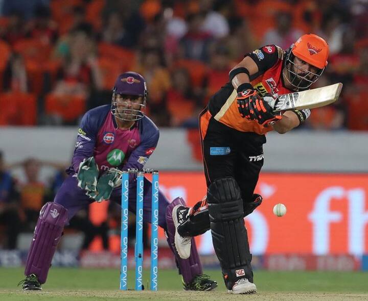 આઇપીએલ સીઝન 2015 અને 2014ની હરાજીમાં યુવરાજ સિંહ સૌથી મોંઘો ખેલાડી રહ્યો હતો. 2015માં યુવરાજ 16 કરોડ રૂપિયા અને 2014માં 14 કરોડ રૂપિયામાં વેચાયો હતો.