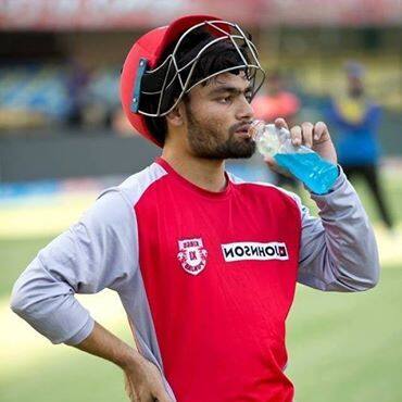 મુંબઇઃ ઇન્ડિયન પ્રિમિયર લીગની 11મી સીઝન માટે ખેલાડીઓની હરાજી પૂર્ણ થઇ ગઇ છે. બે દિવસમાં કરોડો રૂપિયામાં અનેક ખેલાડીઓ પર દાવ રમવામાં આવ્યો હતો. બીજા દિવસની હરાજીમાં સૌ કોઇનું આકર્ષણ બન્યો હતો ઉત્તરપ્રદેશના અલીગઢનો રહેવાસી રિંકુ કુમાર.