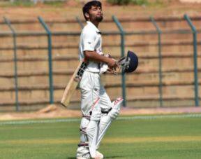 વર્ષ 2013માં ઓલ ઇન્ડિયા કેમ્પમાં પણ તેને સામેલ કરવામાં આવ્યો હતો. જોકે તેના બે વર્ષ બાદ 2015મા રણજી ટીમમાં તેને ફરીવાર સામેલ કરવામાં આવ્યો હતો, હાલમાં તે યુપીની રણજી ટીમમાં રમી રહ્યો છે. તેને વર્ષ 2016માં રણજી ટ્રોફીમાં પણ મોકો મળ્યો હતો.