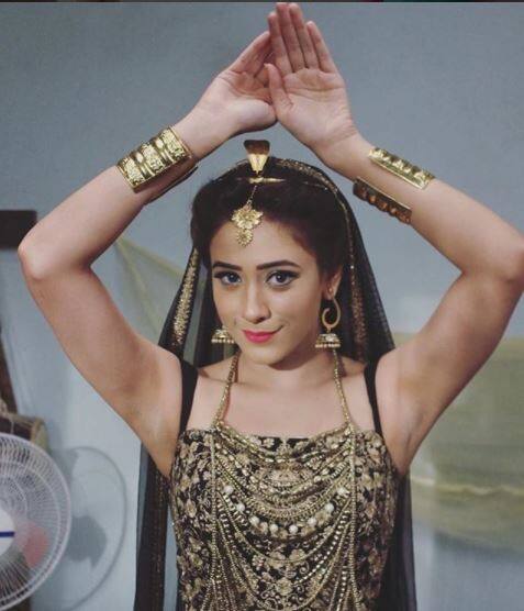 હિબાની મમ્મી રૂષાના કહેવા મુજબ તે 4 દિવસથી હોસ્પિટલમાં એડમિટ છે. તેના પ્લેટલેટ્સ ખૂબ ઝડપથી ઘટી રહ્યા છે. તે જલદી તંદુરસ્ત થઇ જાય માટે તેની માતા ભગવાનને પ્રાર્થના કરે છે.