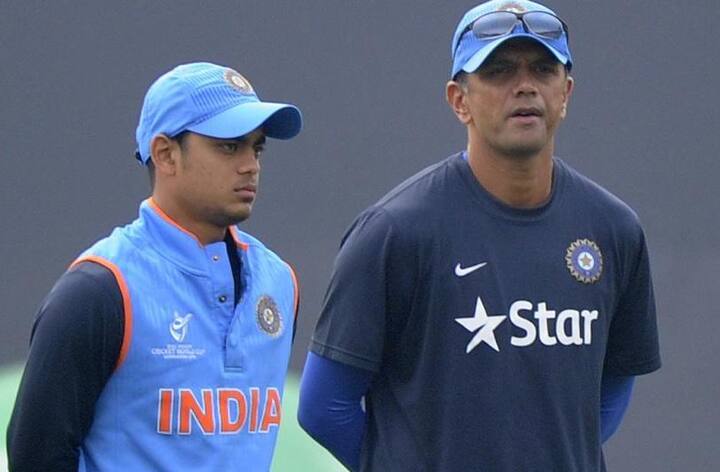 ક્રાઇસ્ટચર્ચઃ આઇપીએલની હરાજીમાં સારા ભાવ મળ્યા બાદ અંડર 19 ટીમ મંગળવારે વર્લ્ડકપ સેમી ફાઇનલમાં કટ્ટર પ્રતિસ્પર્ધી પાકિસ્તાન સામે રમશે. આ મુકાબલો વહેલી સવારે ત્રણ વાગે શરૂ થશે. સ્ટાર સ્પોર્ટસ ચેનલ પર મેચ નિહાળી શકો છો. ત્રણ વખતની ચેમ્પિયન ભારતીય ટીમે ટુર્નામેન્ટમાં અત્યાર સુધી સારું પ્રદર્શન કરીને તમામ ચારેય મેચ જીતી છે. જેમાં બાંગ્લાદેશ સામેના ક્વાર્ટર ફાઇનલનો પણ સમાવેશ થાય છે.