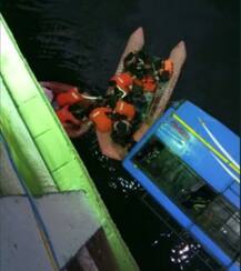 પશ્ચિમ બંગાળ: મુર્શિદાબાદના બાલીઘાટ પુલ પરથી બસ નહેરમાં ખાબકી, 42 લોકોના મોત