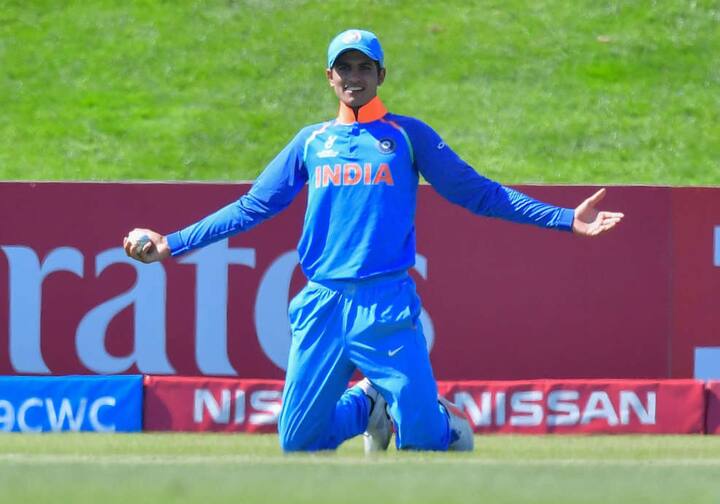 ભારત તરફથી શાનદાર બેટિંગ કરતા શુભમાન ગિલે શતક લગાવ્યું, માત્ર 94 બૉલ પર શુભમાને 102 રનોની અણનમ ઇનિંગ રમી. તેને પોતાની ઇનિંગમાં 7 ચોગ્ગા પણ ફટકાર્યા. આ પહેલા કેપ્ટન પૃથ્વી શૉ અને મનજોત કાલરાએ ટીમ ઇન્ડિયાને શાનદાર શરૂઆત અપાવી દીધી હતી. બન્ને ઓપનર્સની વચ્ચે 89 રનોનો ભાગીદારી થઇ હતી. ઉપરાંત ભારત તરફથી હાર્વિક, અનુકલે ગિલની સાથ આપતા ભારતને 272 રનો સુધી પહોંચાડ્યું હતું. 