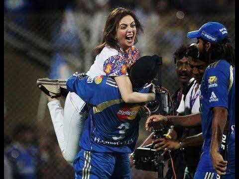 મુંબઈ ઇન્ડિયન્સે કેપ્ટન રોહિત શર્મા, જસપ્રીત બુમરાહ અને હાર્દિક પંડયાને રિટેન કર્યા હતા પરંતુ ઓક્શનમાં હરભજનસિંહને ખરીદ્યો નહોતો. ઓક્શનના પ્રથમ દિવસે હરભજનસિંહને ચેન્નઈ સુપર કિંગ્સે બે કરોડ રૂપિયામાં ખરીદ્યો હતો જે હરભજનની બેઝ પ્રાઇઝ હતી.