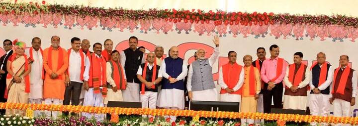 ભાજપના બે ધારાસભ્યો દ્વારા ચૂંટણીપંચના નિયમની અવગણના કરીને નિર્ધારીત રૂ. 28 લાખથી વધારે ખર્ચ કર્યો હોવાનું સામે આવ્યું છે. નિયમ મુજબ જો આ બંને ધારાસભ્યો સામે પીટિશન દાખલ કરવામાં આવે અને ચૂંટણી ખર્ચ કર્યાનું સાબિત થાય તો ભાજપની બેઠક ઘટીને 97 થઈ શકે છે. એટલું જ નહીં આ બંને સભ્યો આગામી ત્રણ વર્ષ સુધી કોઇપણ ચૂંટણી લડવા ગેરમાન્ય ઠરશે.