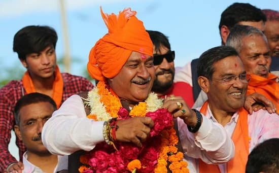 હિંમતનગરના ભાજપના ધારાસભ્ય રાજેન્દ્રસિંહ ચાવડાએ વિધાનસભાની સામાન્ય ચૂંટણીમાં ચૂંટણી પંચની ખર્ચ મર્યાદા કરતાં 5 લાખ કરતાં વધુનો ખર્ચ કર્યો હોવાનું સામે આવ્યું હતું. 