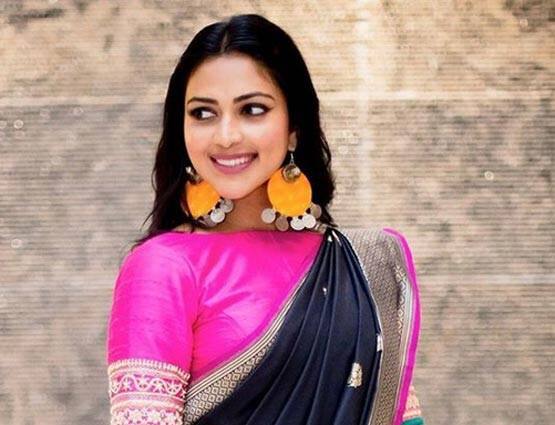 ત્યારબાદ અમાલાએ પોલીસ સ્ટેશનમાં જઇને ફરિયાદ નોંધવી, અમાલાએ કહ્યું તે એવી વાતો કરી રહ્યો હતો કે તે માનો મને કોઇ ફેવર માટે પ્રસ્તાવ મુકી રહ્યો હોય. અમાલાએ કહ્યું કે તે એ જાણતો હતો કે, તે ક્યારે ઇવેન્ટમાં જશે, અને તે કારણે જ તે ગભરાઇ ગઇ હતી. 