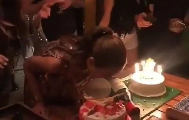 Malaika Arora's Sis Amrita Arora Cuts Weird Cake - YouTube