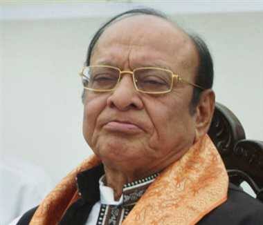 રાજ્યપાલપદની ઓફર થાય તો સ્વીકારશો કે નહીં, તેવા સવાલના જવાબમાં તેમણે કહ્યું કે, હાલમાં તો કાલ્પનિક વાત છે. તેથી તે અંગે કંઈ કહેવું બેમતલબ છે. શકંરસિંહ વાઘેલાએ વિધાનસભાની ચૂંટણી પહેલાં જ કોંગ્રેસને રામ રામ કર્યા હતા અને પોતાનો જનવિકલ્પ મોરચો રચ્યો હતો.