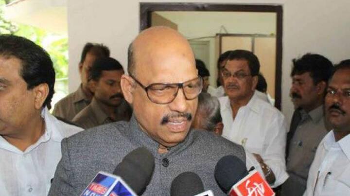  વેન્કટેશને કહ્યું કે, અમારી પાસે ત્રણ રસ્તા છે, પ્રથમ છે સમજૂતી સુધી પહોંચીએ અને ગઠબંધન ચાલુ રાખીએ. બીજો છે અમારા સાંસદ સંસદન સભ્ય તરીકે રાજીનામું આપે. ત્રીજો રસ્તો છે કે અમે ગઠબંધન તોડવા પર વિચાર કરી રહ્યા છીએ. તમામ સાંસદો હાલમાં સીએમ ચંદ્રબાબુ નાયડૂને મળશે અને બાદમાં જે પણ નિર્ણય થશે તે બધાને જણાવવામાં આવશે.