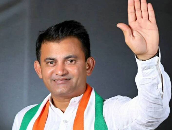 આમ ભાજપે બિનહરિફ જાફરાબાદ નગરપાલિકા કબજે કકતાં વિપક્ષના નેતા પરેશ ધાનાણીનું તેમના જ જિલ્લાએ નાક કાપ્યું. કોંગ્રેસનો સઘળો દારોમદાર હવે રાજુલા પર છે. અંબરિશ ડેર રાજુલાના છે. તેમને મળેલી સરસાઈમાં પણ રાજુલાનો સિંહફાળો હતો. રાજુલા પાલિકામાં કાઠી સમાજના ધાખડા પરિવારનું વર્ચસ્વ છે.