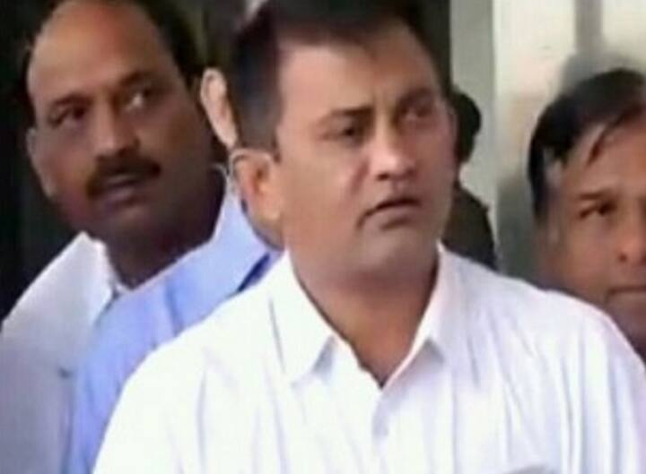 એન્ટી ઈન્કમબન્સી ખાળવા ભાજપે પાલિકાના વર્તમાન પ્રમુખ સંજંયભાઈ ધાખડા અને સ્ટેન્ડિંગ કમિટીના ચેરમેન મહેન્દ્રભાઈ ધાખડાને ટિકિટ આપવાનું ટાળ્યું છે. શહેર વિસ્તારમાં ધાખડા પરિવારનો પ્રભાવ જોતાં ભાજપને આ જુગાર ભારે પણ પડી શકે છે. આમ ભાજપે 2 સભ્યોની ટિકિટ કાપી છે.