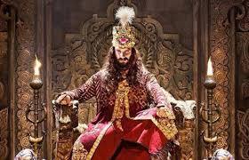 રાષ્ટ્રીય રાજપૂત કરણી સેનાએ પત્ર જાહેર કરીને કહ્યું હતું કે, દિલ્હીના શાસક અલાઉદ્દીન ખિલજી અને મેવાડ઼ની રાણી પદ્માવતી વચ્ચે એવું તોઇ દશ્ય બતાવવામાં આવ્યું નથી જેનાથી રાજપૂતોની લાગણીઓને ઠેસ પહોંચે. જેથી કરણી સેના પોતાનો વિરોધ પાછો ખેંચે છે. સાથે રાજસ્થાન, મધ્યપ્રદેશ અને ગુજરાત સહિત દેશના તમામ હિસ્સાઓમાં ફિલ્મ રીલિઝ કરાવવામાં કરણી સેના વહીવટીતંત્રની મદદ કરશે. 