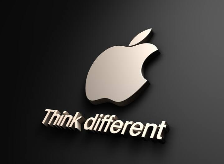 નવી દિલ્હીઃ ટેકનોલૉજીની દુનિયામાં નંબર વનની પૉઝિશનમાં રહેલી એપલે માત્ર ત્રણ મહિનામાં જ જબરદસ્ત 1300 અબજનો નફો રળી દીધો છે. આની પાછળ કંપનીની નફાની સ્ટ્રેટેજી કામ કરી રહી છે. કહેવાય છે કે, એપલ 25 હજારમાં બનતો આઇફોન 1 લાખ રૂપિયામાં વેચે છે, જે ઉંચા નફાખોરીનું પ્રમાણ છે.