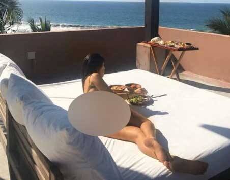 કર્ટની કાર્દિશિયન કિમ કાર્દિશિયનની બહેન છે. 