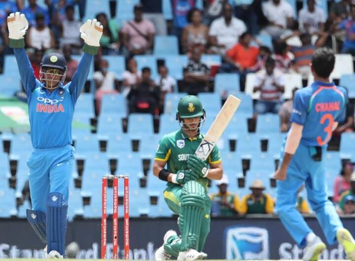 સેંચુરિયનઃ અત્રેના સુપરસ્પોર્ટસ પાર્ક સ્ટેડિયમમાં રમાયેલી બીજી વન-ડેમાં પ્રથમ બેટિંગ કરવા ઉતરેલી સાઉથ આફ્રિકાની ટીમ માત્ર 118 રનમાં જ ઓલઆઉટ થઇ ગઇ હતી. જે તેનો ઘરઆંગણે સૌથી ઓછો સ્કોર છે. 