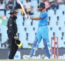 ‘એમ્પાયર બની ગયા બેંક કર્મચારી, કહ્યું લંચ બાદ આવજો’, જાણો સેહવાગે કેમ આમ  બોલ્યો